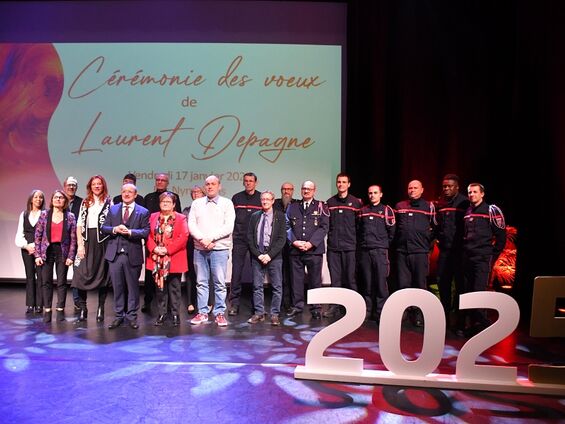 Le Maire, ses adjoints et les pompiers