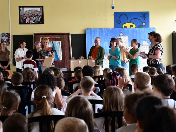 Remise des récompenses aux CM2 à l'école Emile Zola
