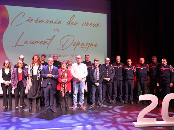 Le Maire, ses adjoints et les pompiers